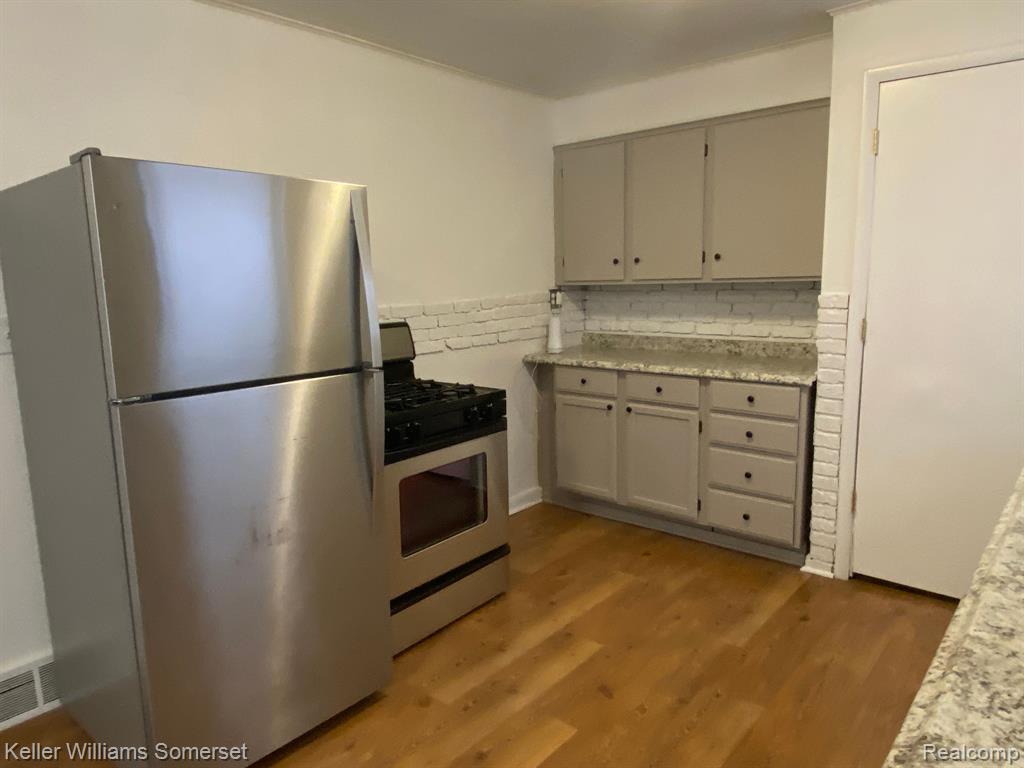 8662 PAIGE Avenue, Warren, MI 48089 — Photo 5