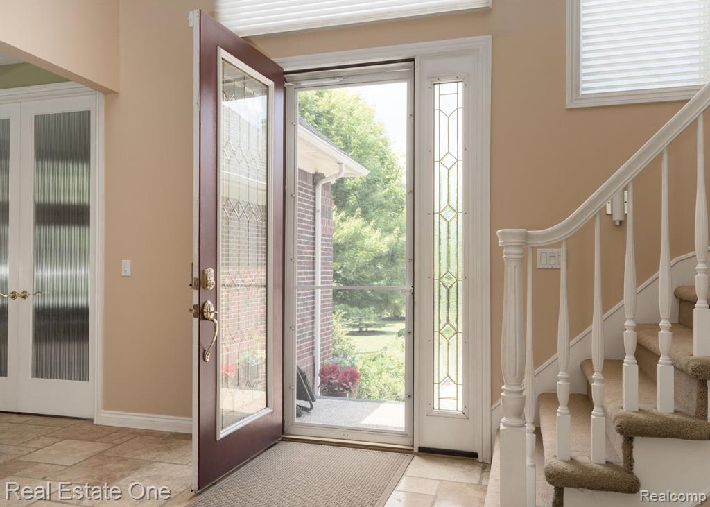 6120 EVANSWOOD Road, Troy, MI, 48085