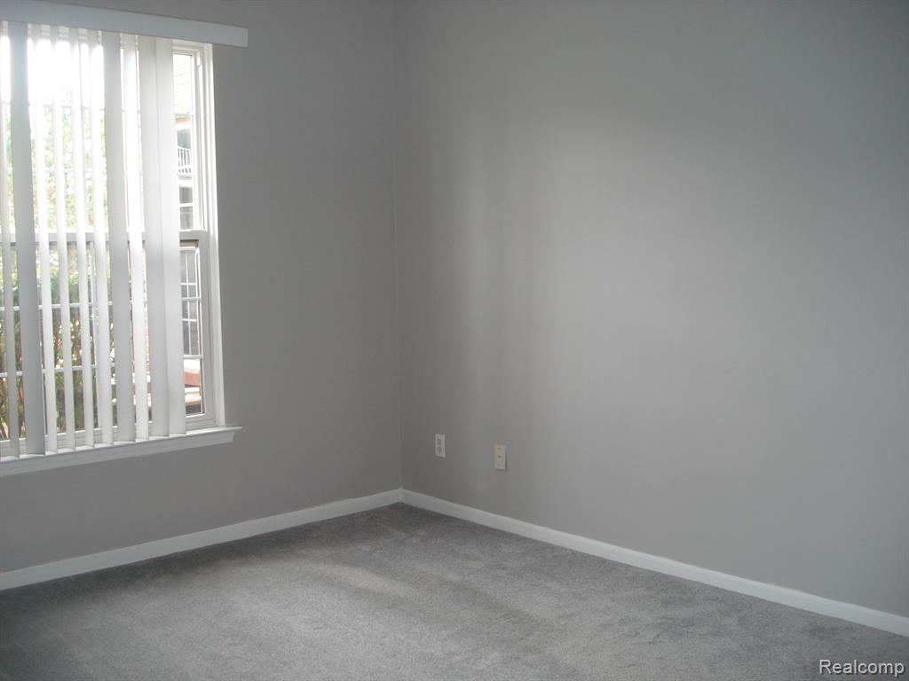 1924 FLAGSTONE Circle, Rochester, MI 48307 — Photo 16