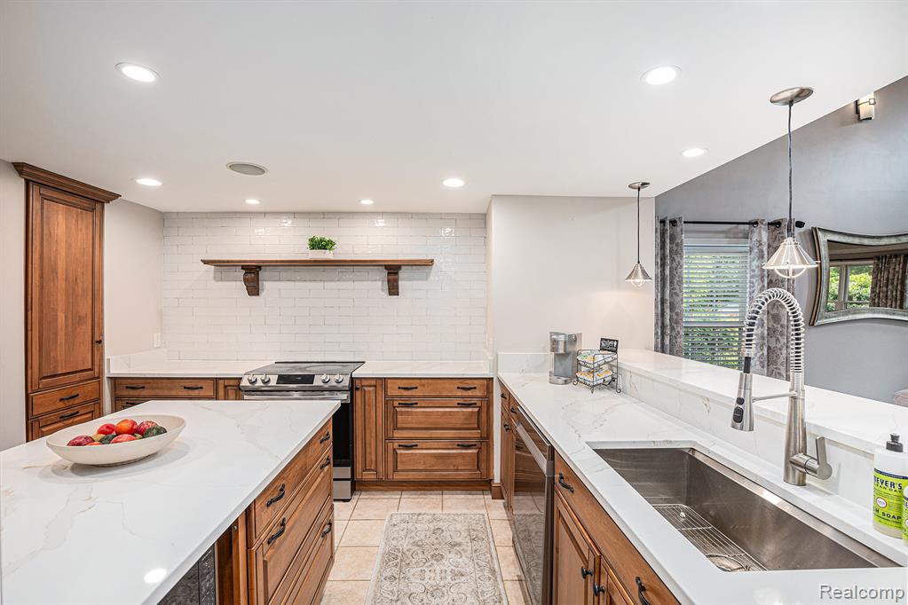 6080 Waldon Road, Clarkston, MI — Photo 12