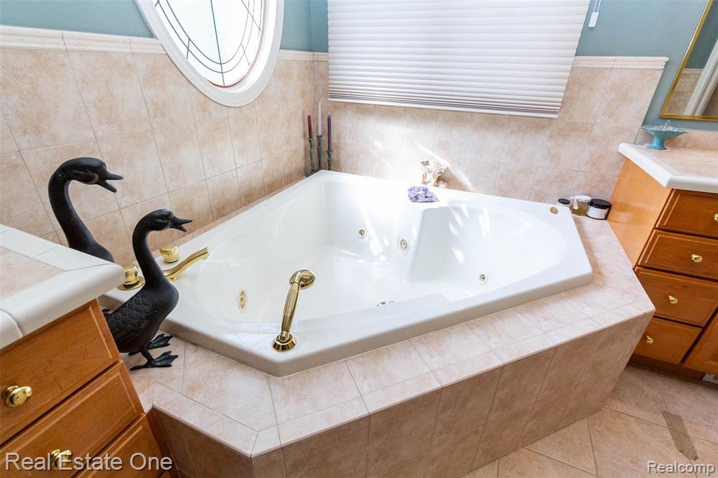 10215 Mill Pointe Drive, Goodrich Vlg, MI — Photo 33