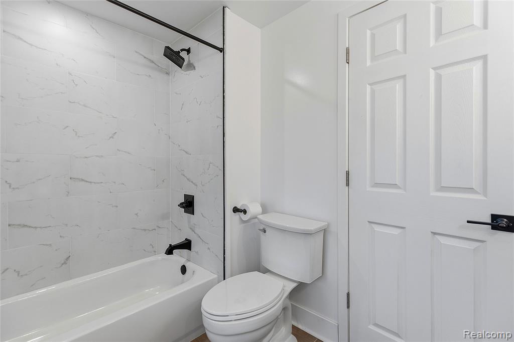 5119 Greenbriar Drive, West Bloomfield, MI 48323 — Photo 20