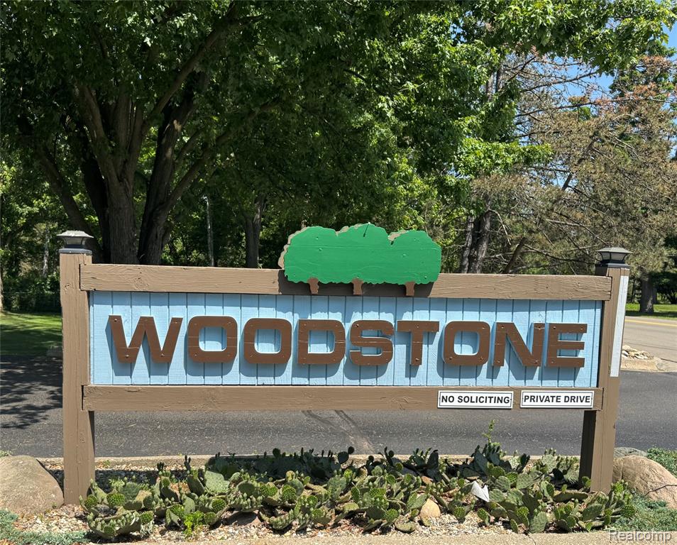 405 Woodstone Road, Waterford, MI 48327 — Photo 3