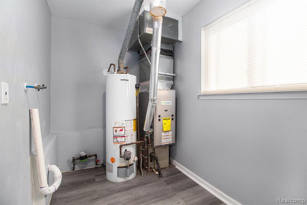 41810 PIERCE Street, Van Buren, MI 48111 — Photo 24