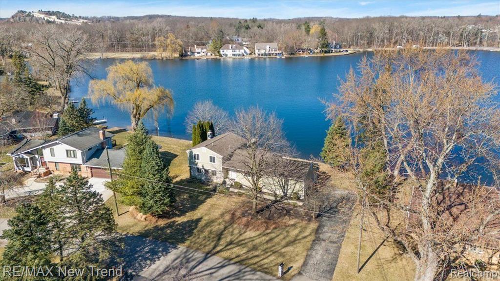 7135 CAPRI Drive, White Lake, MI 48383 — Photo 5