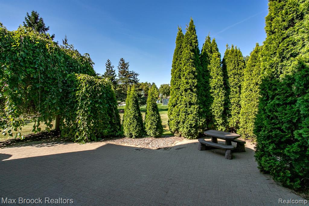 6817 Woodcrest Drive, Troy, MI 48098 — Photo 57