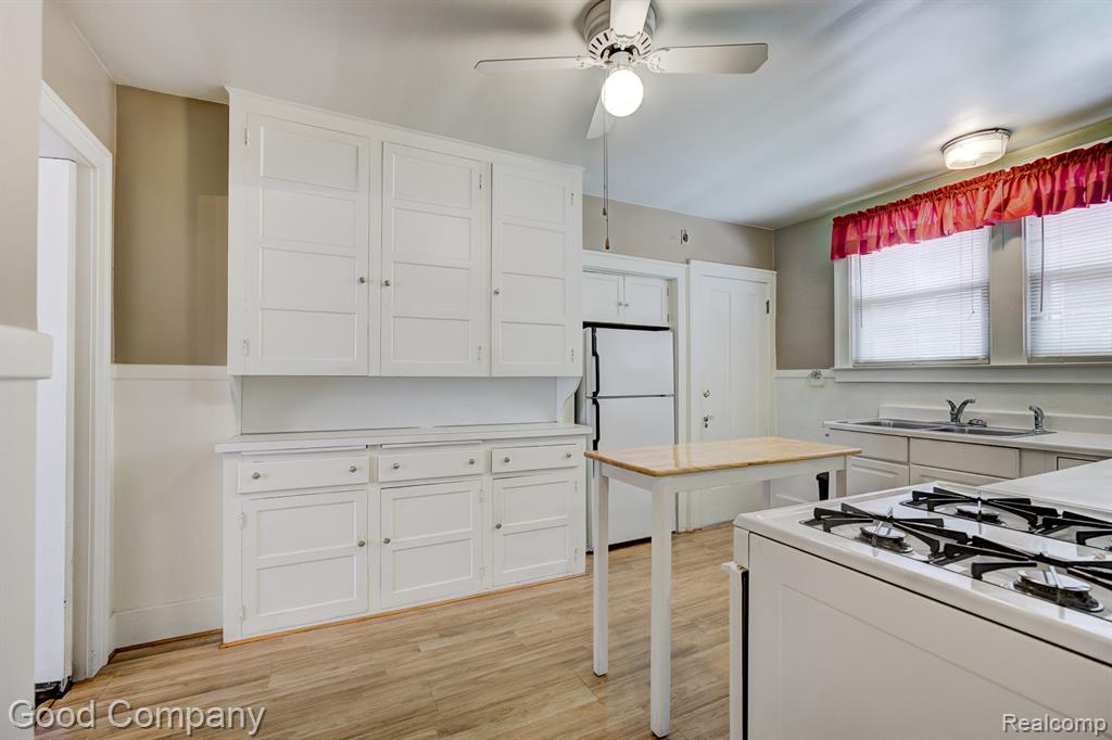 515 W Golden Gate, Highland Park, MI 48203 — Photo 10