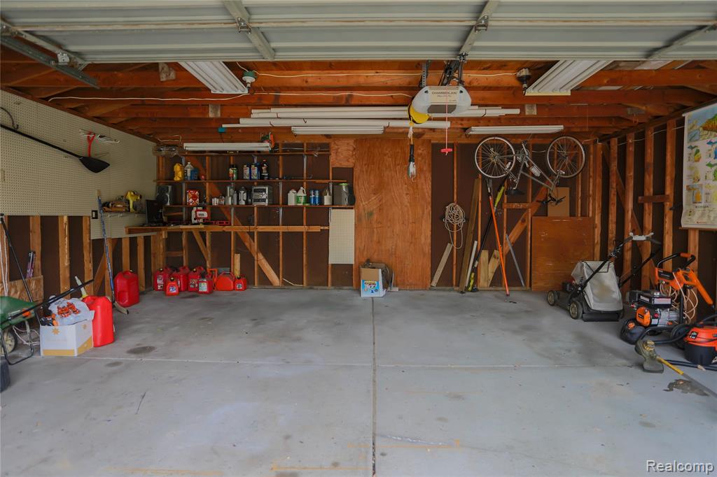 40755 Oakwood Court, Clinton Twp, MI 48038 — Photo 11