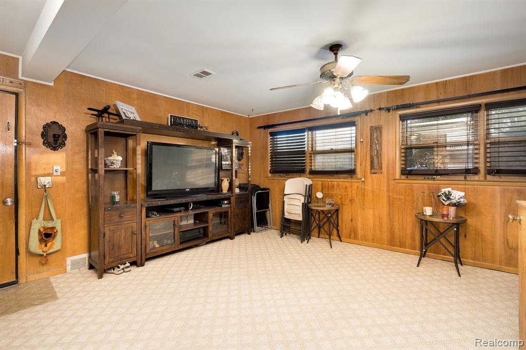 392 Cambridge Drive, Mount Clemens, MI 48043 — Photo 35