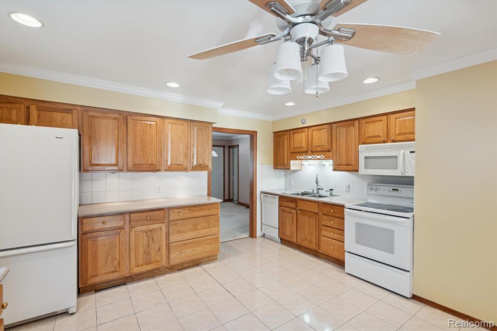 1560 Odette, Hartland, MI 48353 — Photo 12