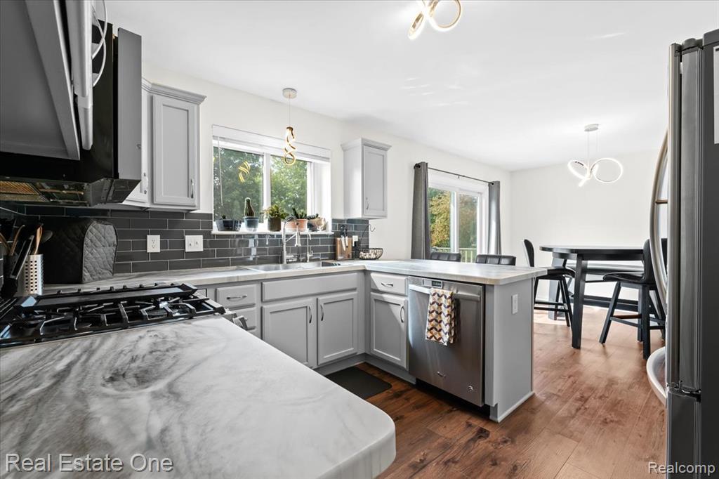 10090 Heatherway Drive, Pinckney, MI 48169 — Photo 14