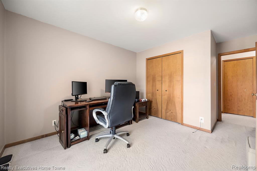 57946 EMERALD, Washington, MI — Photo 16