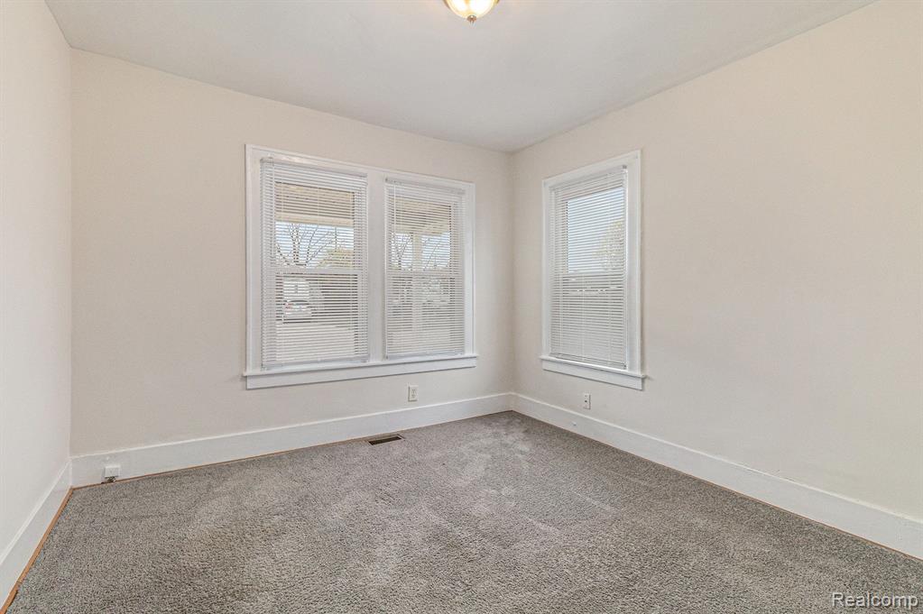 5402 Croissant Street, Dearborn Heights, MI 48125 — Photo 15