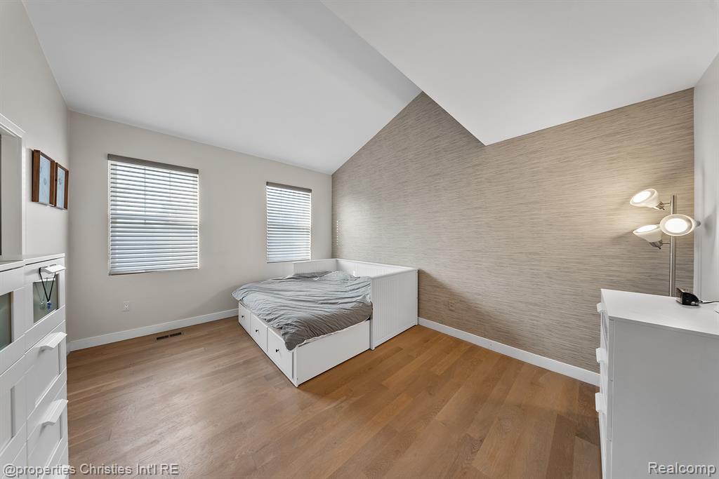 963 SANDALWOOD Drive, Troy, MI 48085 — Photo 12