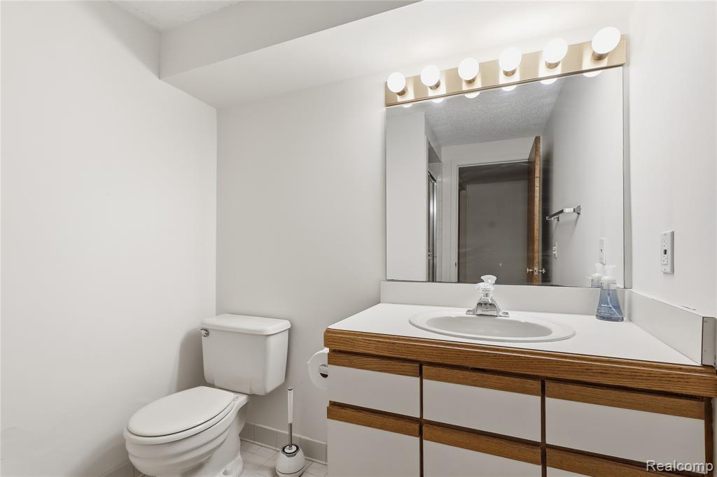 5736 Woodland View, Clarkston, MI — Photo 37