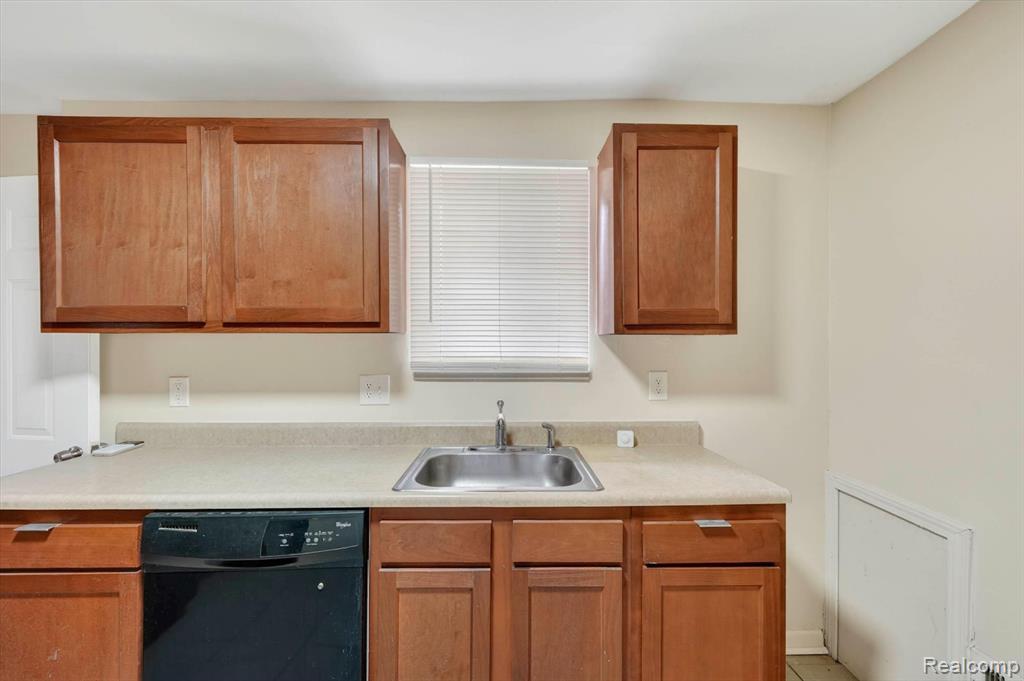 6914 Arlene Court, Romulus, MI 48174 — Photo 9