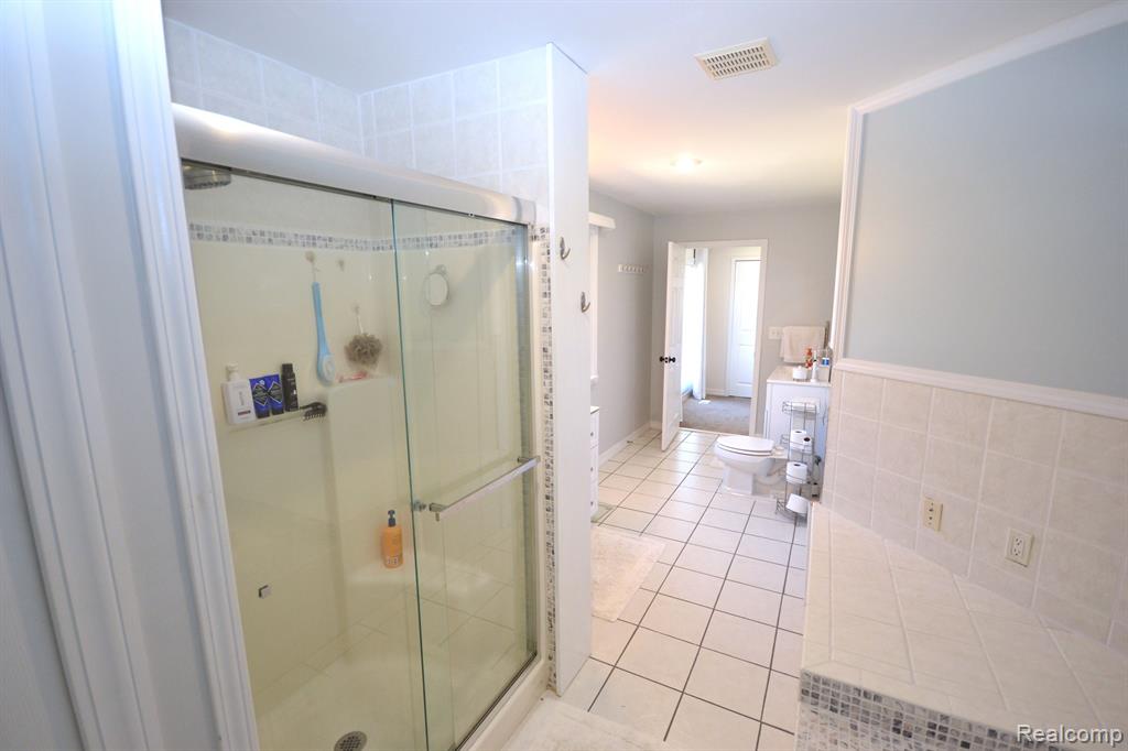 4072 W MAPLE Road, Wixom, MI — Photo 28