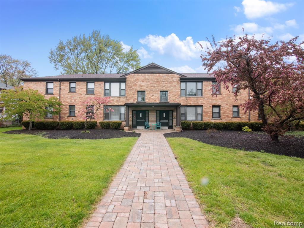 621 E Lincoln Avenue, Royal Oak, MI 48067 — front exterior