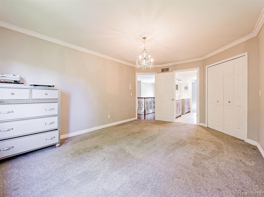 5570 HAMPSHIRE Drive, West Bloomfield, MI — Photo 38