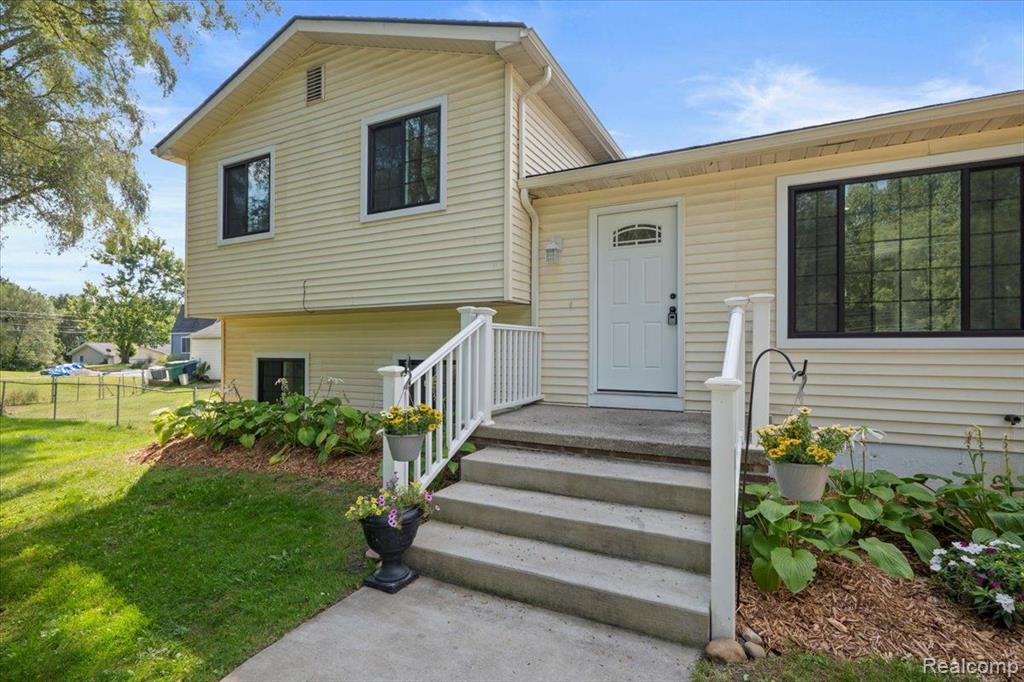 4525 CLINTONVILLE Road, Clarkston, MI — Photo 5