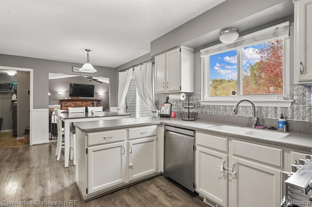 921 River Valley Drive, Lake Orion, MI 48362 — Photo 18