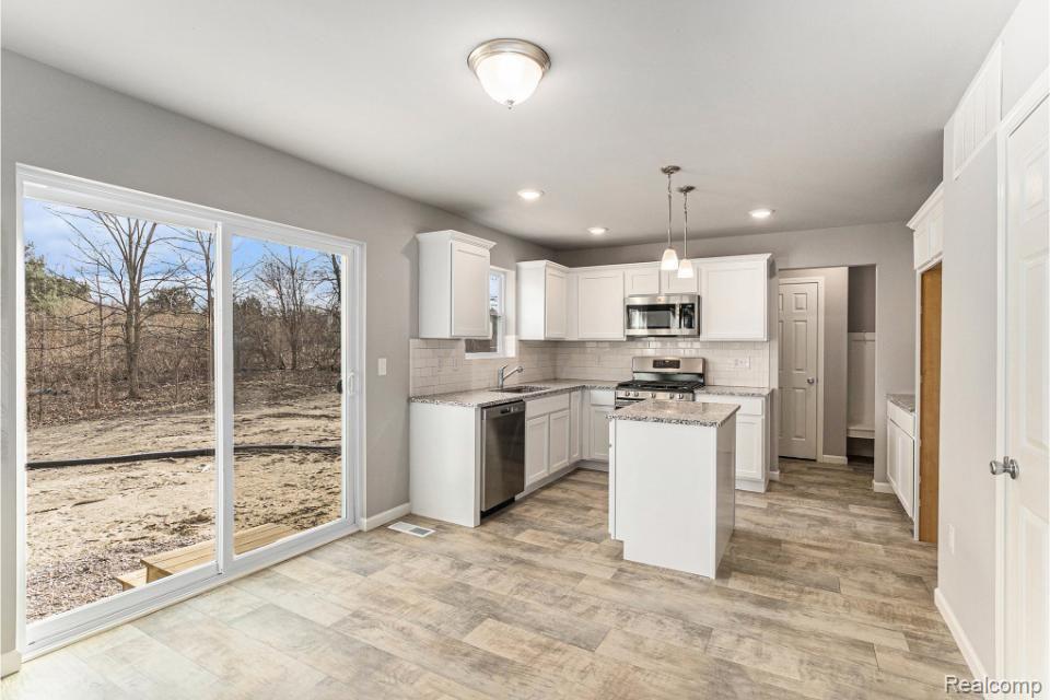 7348 River Rock Drive, Davison, MI 48423 — Photo 6