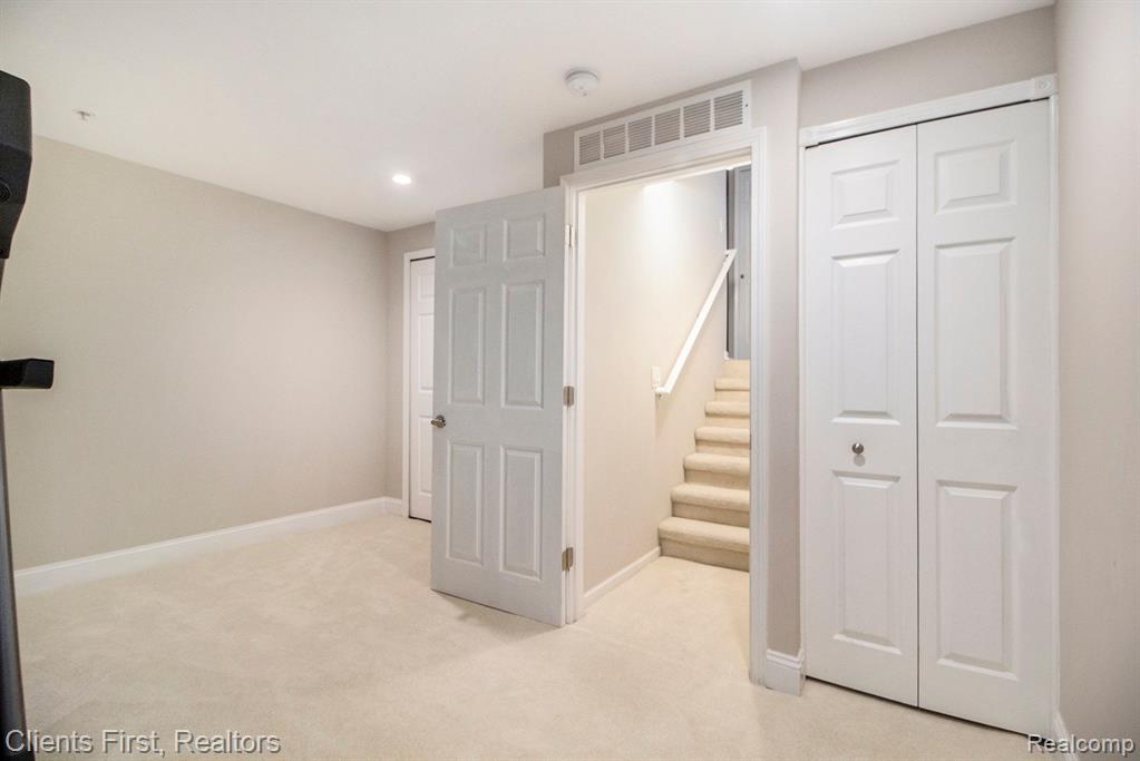 16870 FARMINGTON Road, Livonia, MI 48154 — Photo 19