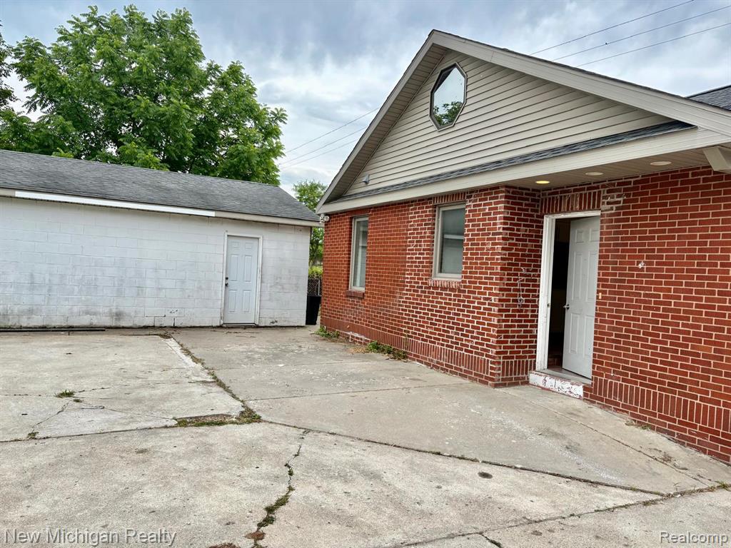 4469 S Saginaw Street, Burton, MI 48529 — Photo 5
