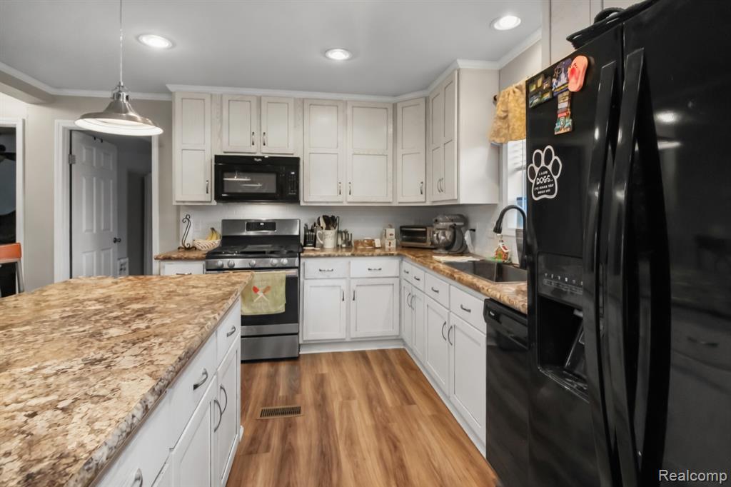11160 Walden Court, South Lyon, MI 48178 — Photo 7