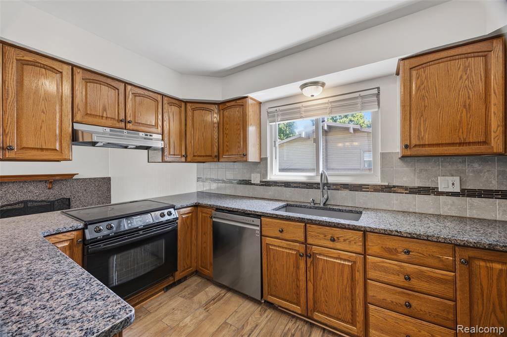 14018 Greentrees Street, Riverview, MI 48193 — Photo 16