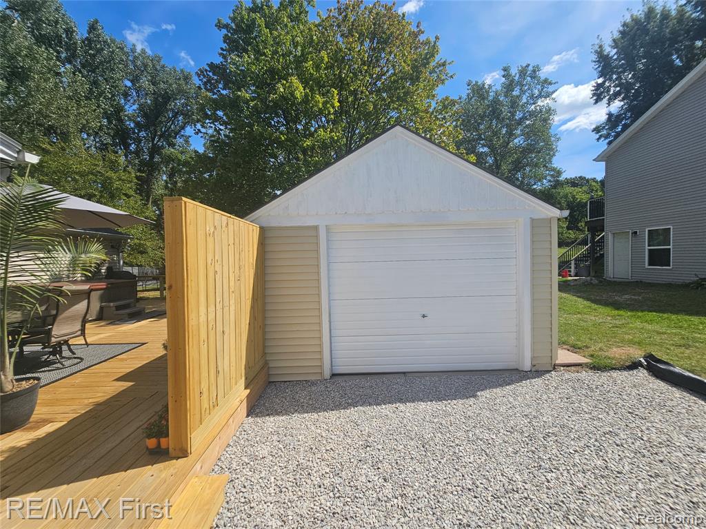 810 Forest Drive, Fenton, MI 48430 — Photo 9