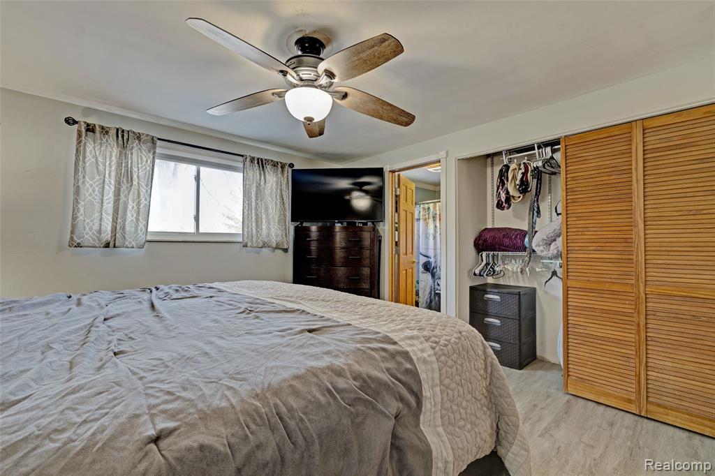 4380 Baza, Leonard, MI 48367 — Photo 24