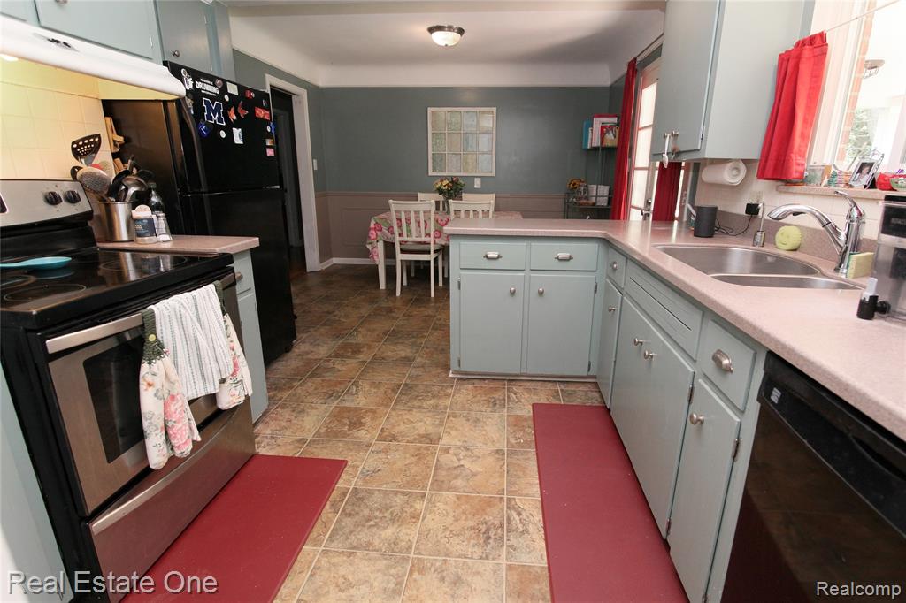 483 Rochdale Drive S, Rochester Hills, MI 48309 — Photo 14