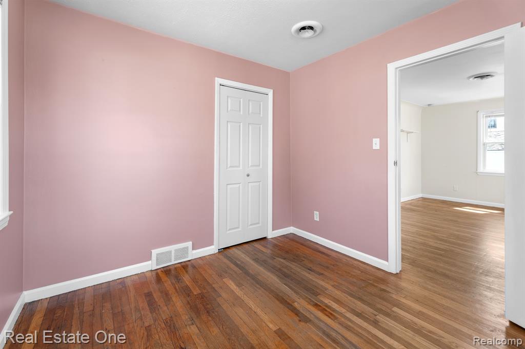 4957 ZIEGLER Street, Dearborn Heights, MI 48125 — Photo 9