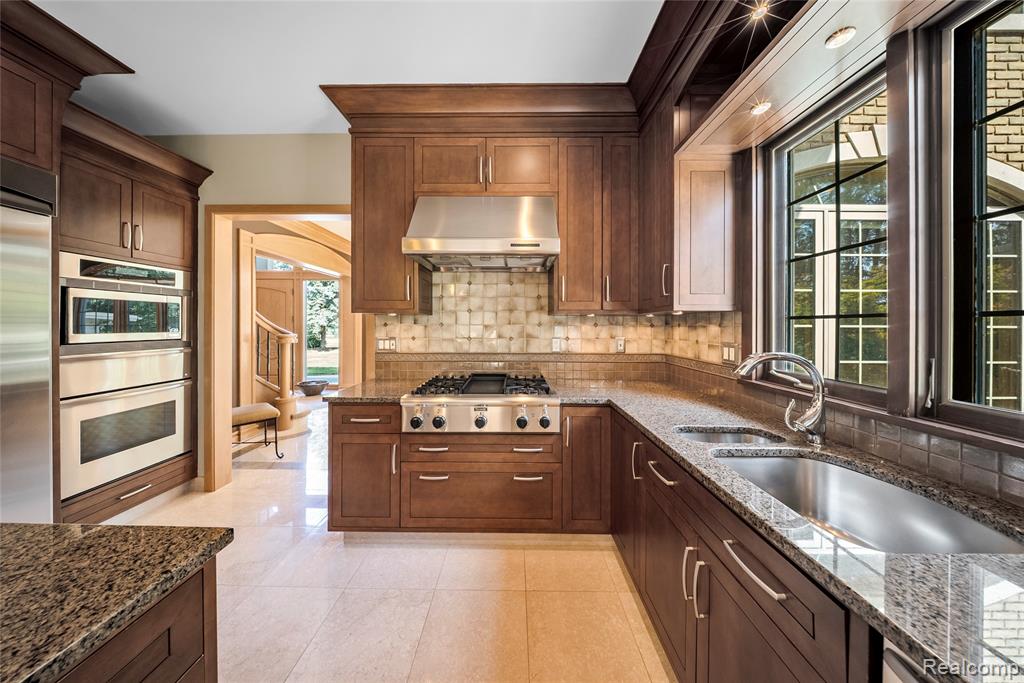 9281 Island Drive, Grosse Ile, MI 48138 — Photo 21