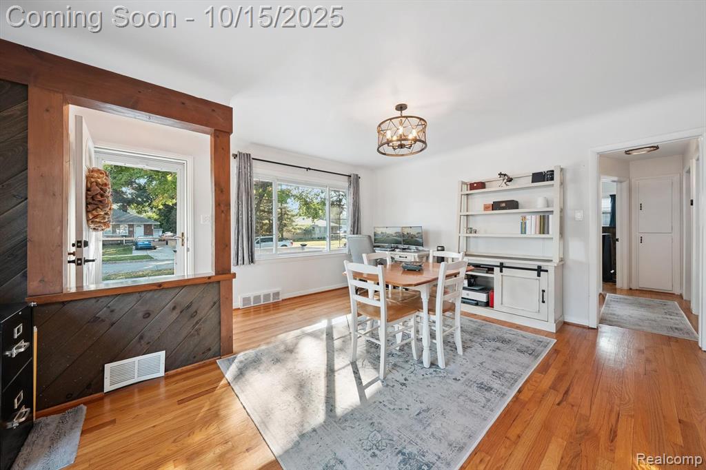 9931 E Clements Circle, Livonia, MI 48150 — Photo 9