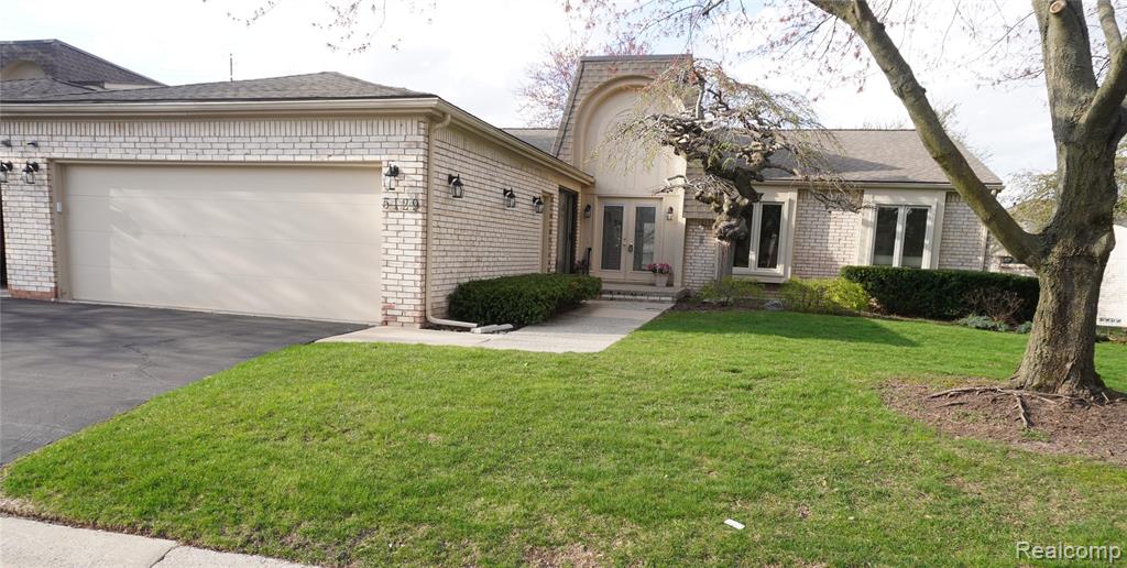 5129 Woodlands Lane, Bloomfield Hills, MI 48302 — Photo 2