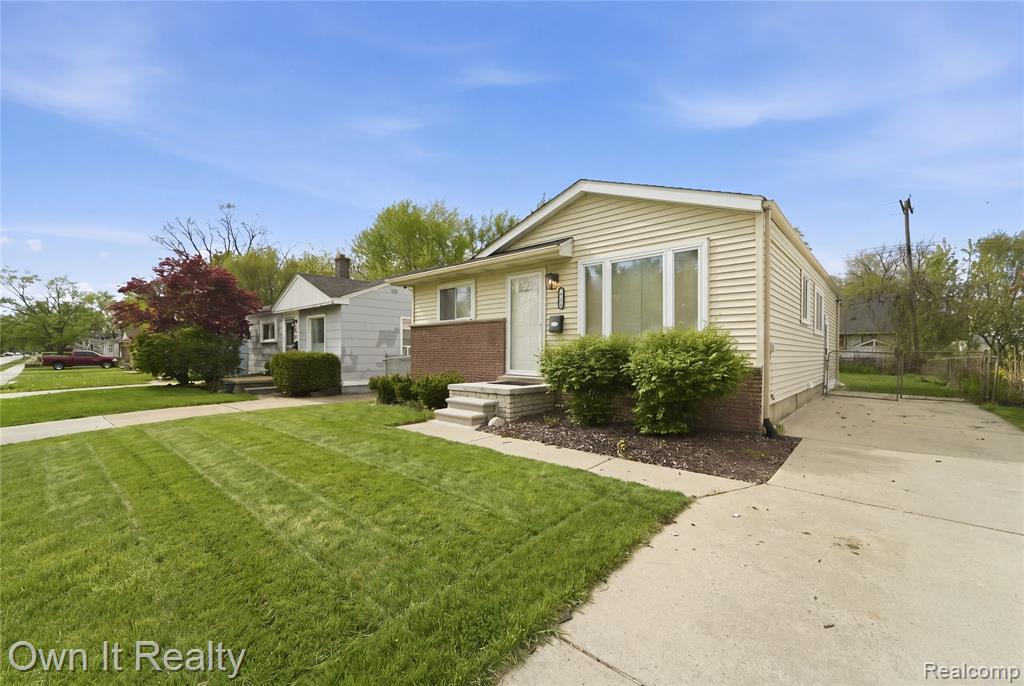 641 E Brockton Avenue, Madison Heights, MI 48071 — Photo 2