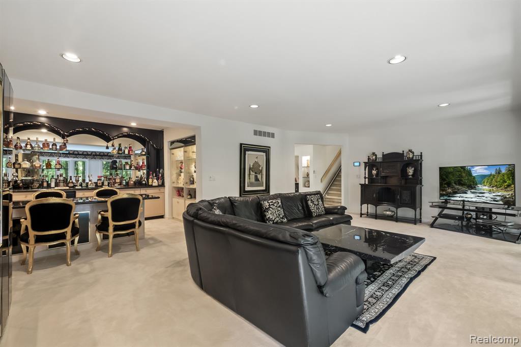 4730 Mirror Lake Drive, West Bloomfield, MI 48323 — Photo 11