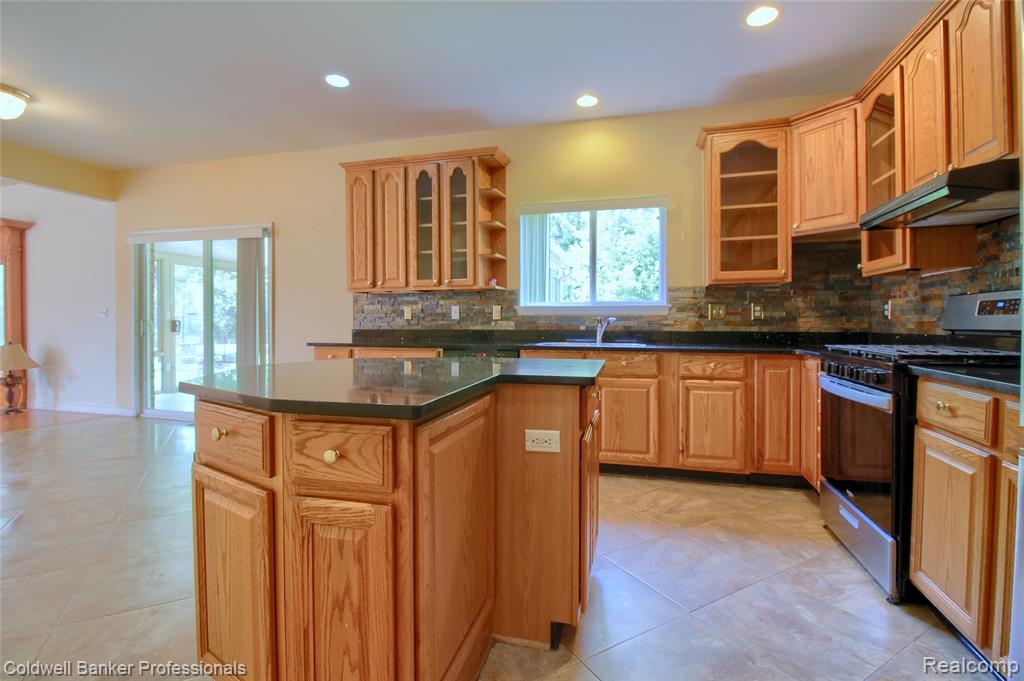 701 Montclair Street, Detroit, MI 48214 — Photo 11
