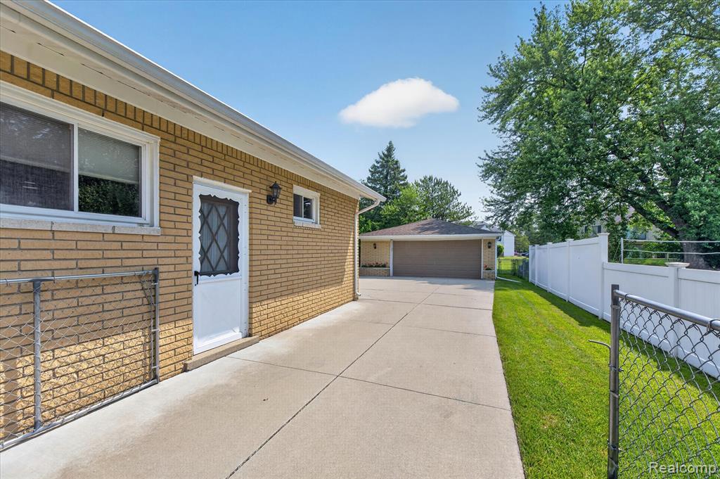 7026 London Court, Canton, MI 48187 — Photo 36