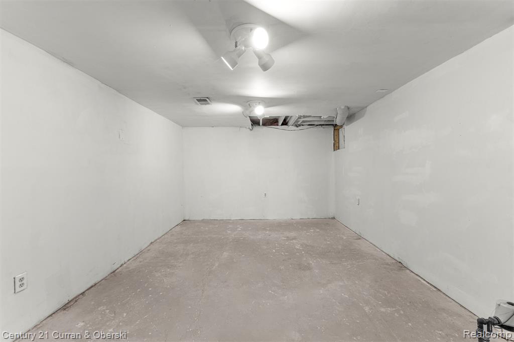 9032 Arlington Drive, Ypsilanti, MI 48198 — Photo 29