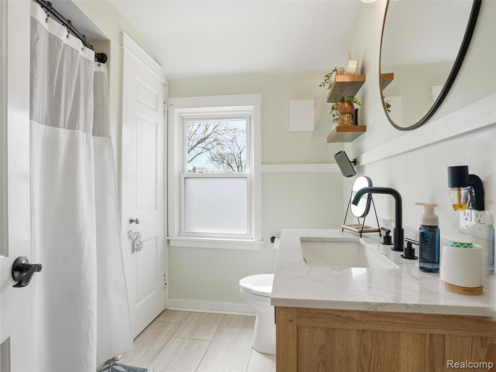 2073 Lochmoor Boulevard, Grosse Pointe Woods, MI 48236 — Photo 33