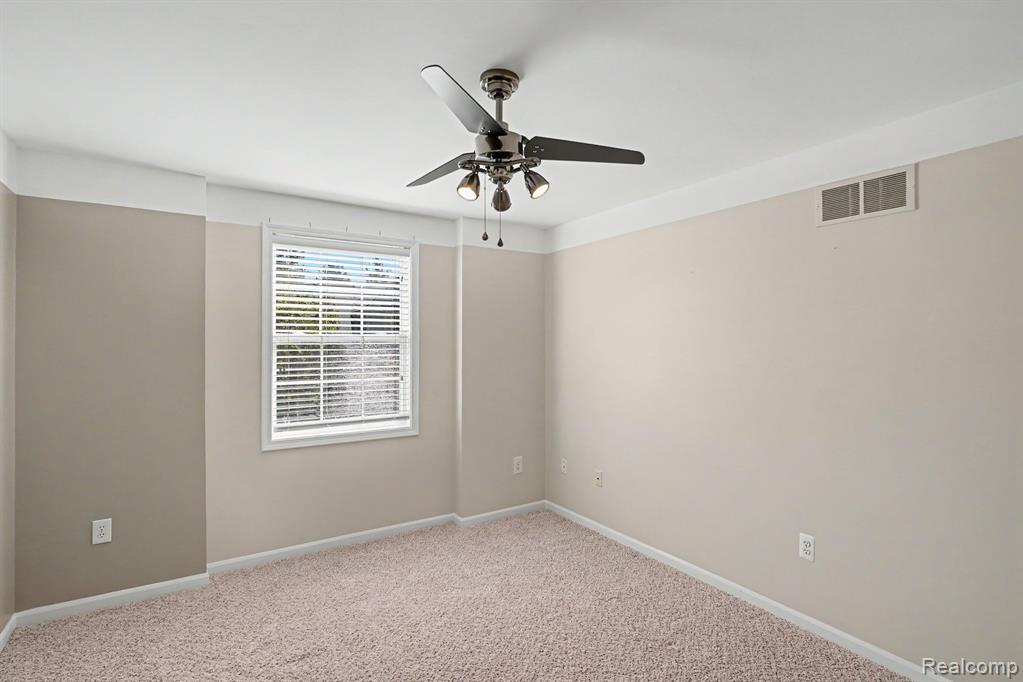 6076 Evergreen Lane, Grand Blanc, MI 48439 — Photo 12