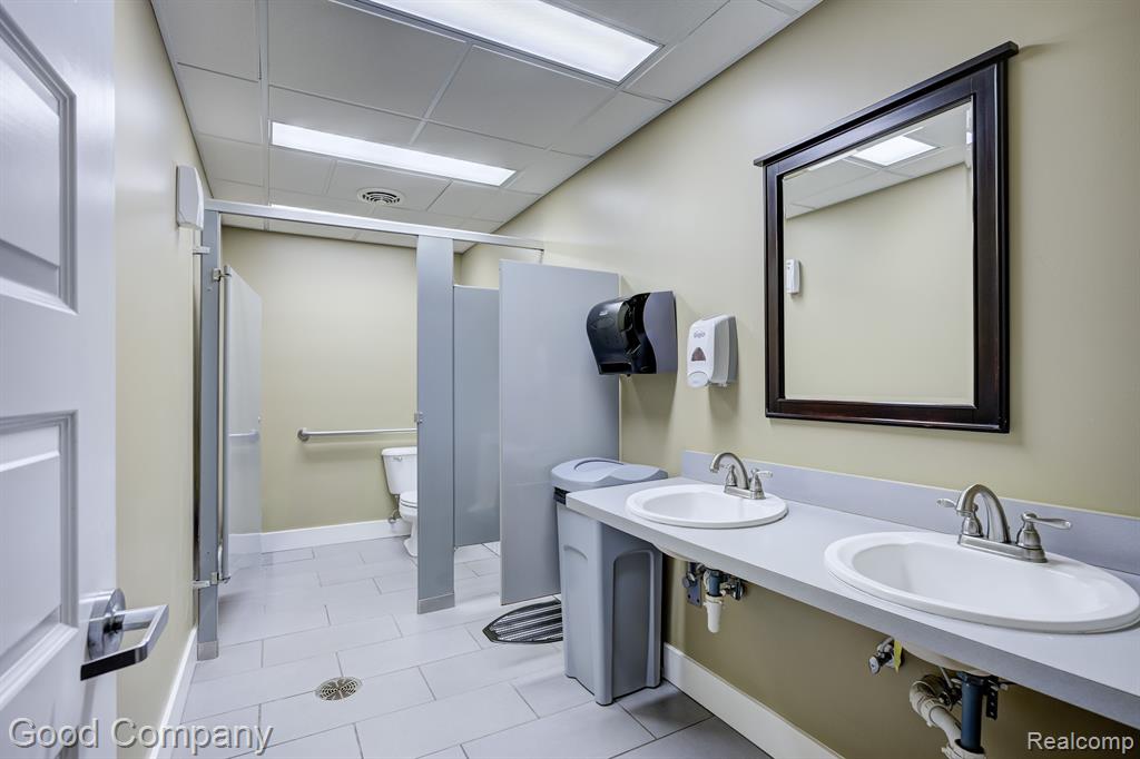 628 E PARENT Avenue, Royal Oak, MI 48067 — Photo 15