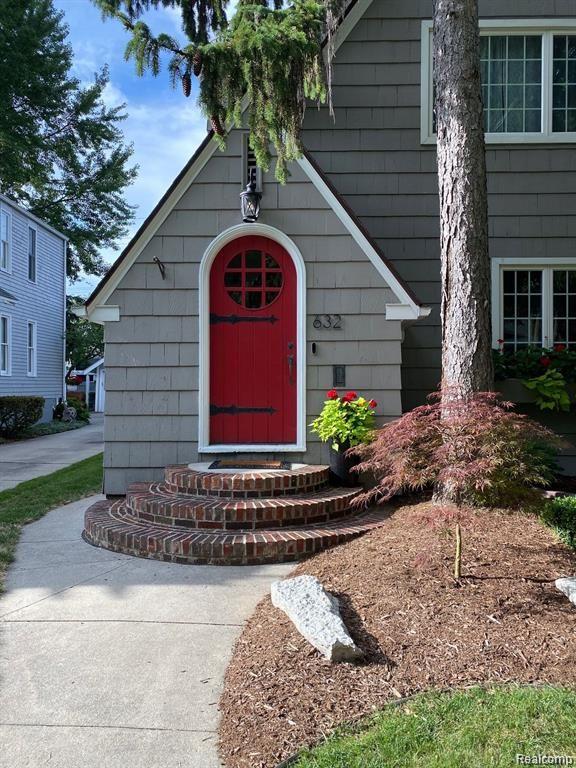 632 OAKLAND Avenue, Birmingham, MI 48009 — Photo 2