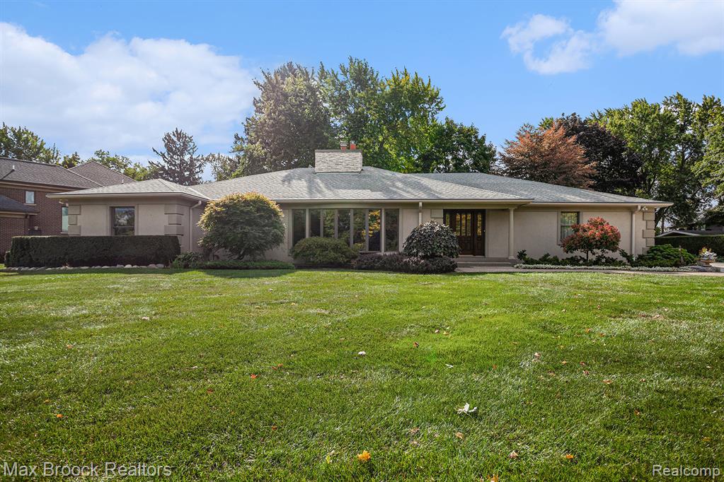 855 N Pemberton Road, Bloomfield Hills, MI 48302 — front exterior