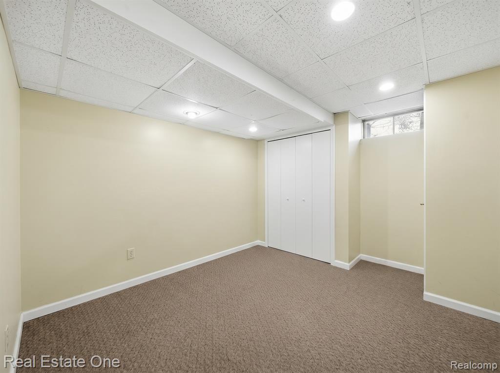 8135 Kimble Drive, Pinckney, MI 48169 — Photo 32