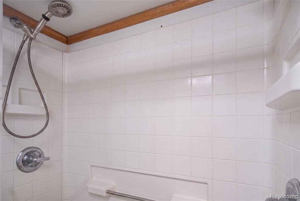 10075 Graham Drive, Clarkston, MI 48348 — Photo 23