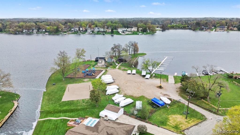 3688 Breaker Street, Waterford, MI 48329 — Photo 29